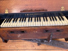 Portable folding harmonium