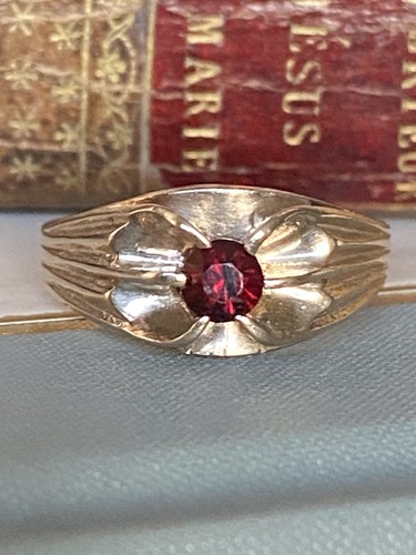 Gents 9ct gold garnet - , gypsy