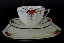 Vintage / Art Deco china tea set trio.Shelley Queen Anne.Red Daisy.VGC 11497
