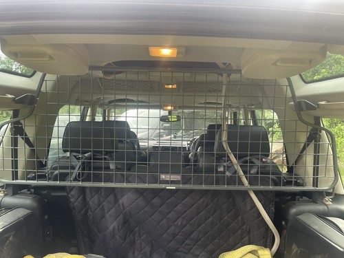 Land rover discovery dog - discovery,