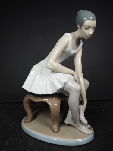 Nao lladro figurine elegant - nao,