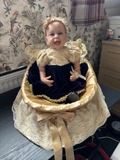 Ashton Drake  Signature