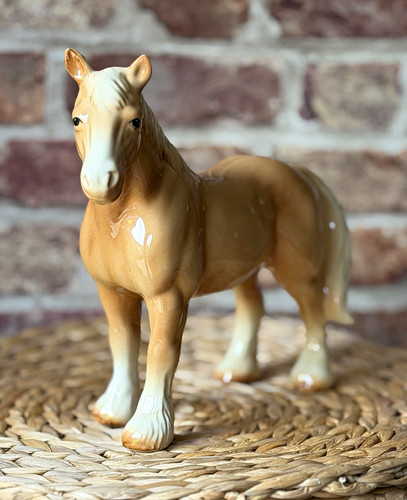 Glossy tan white - &, ceramic