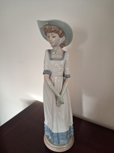 Nao porcelain figurine - nao, by