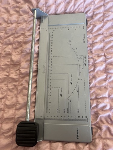 Guillotine paper cutter - guillotine,