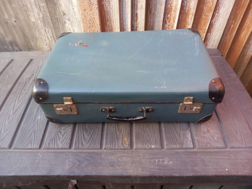 Vintage suitcase broken - vintage,