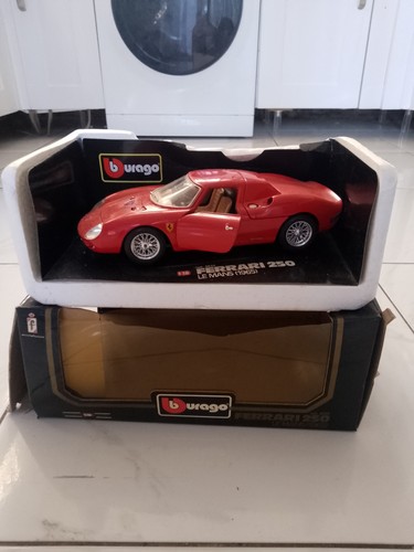Burago scale diecast 3033 - 1/18,