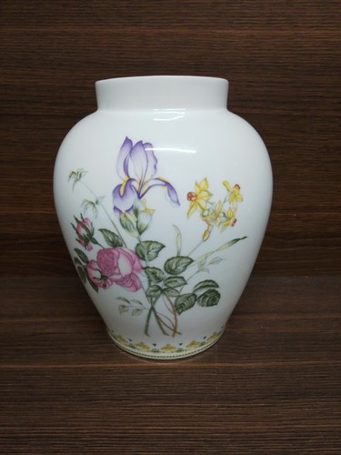 Royal doulton camilla vase - royal,