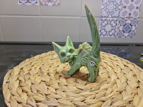 Sylvac green scaredy - green,
