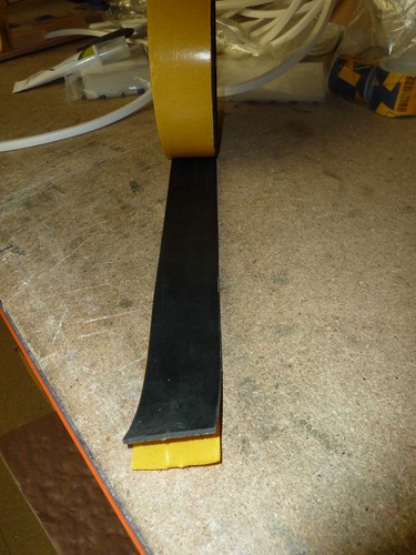 Rubber strip self - , adhesive