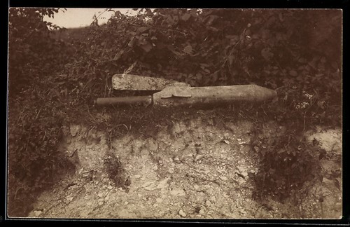 Postcard unexploded artillery - postcard:,