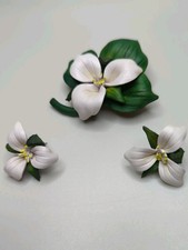 VTG Leather Trillium Flower