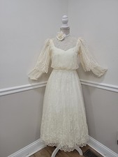 Vintage ILGWU Ivory Full Lace