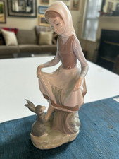SUPERB RETIRED 9" Lladro #4826 RABBIT'S FOOD GIRL FIGURINE Glazed MINT CONDITION