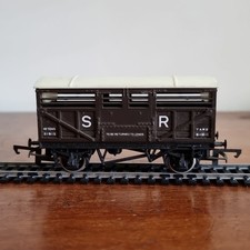 Hornby R106 S.R. 10 Ton Cattle