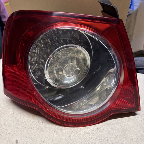 Volkswagen passat taillight - volkswagen,