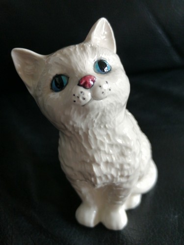 Beswick white pottery - white, cat