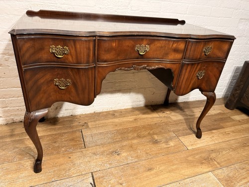 Waring gillow writing - &, table