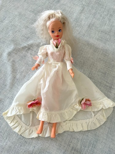 Romance and roses hasbro sindy - roses,