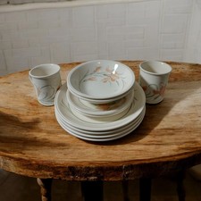 Clean Vintage Bilton Dinner