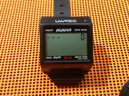 Battery renewal for - , uwatec