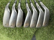 LOVELY SET OF LADIES TAYLORMADE  R7 DRAW IRONS WITH LADIES FLEX GRAPHITE SHAFTS.
