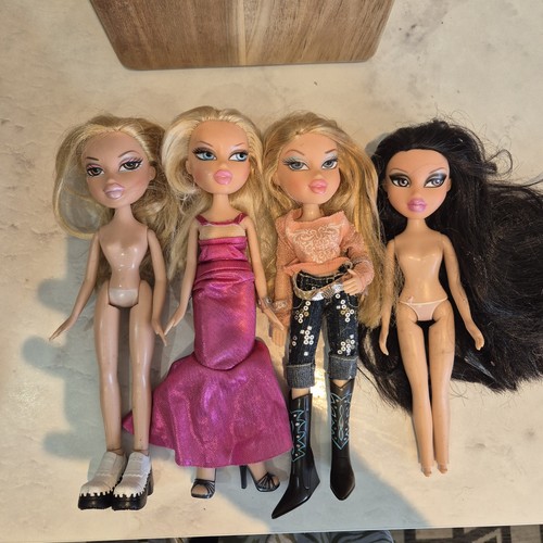 Mixed bratz dolls - mixed,