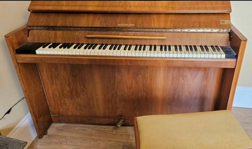 Beautiful minipiano walnut - beautiful,