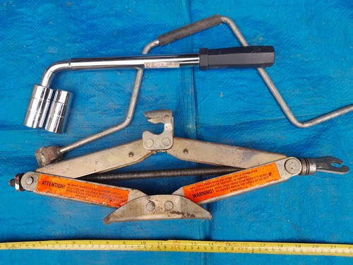 Volvo car scissor jack wheel - volvo, ,wheel