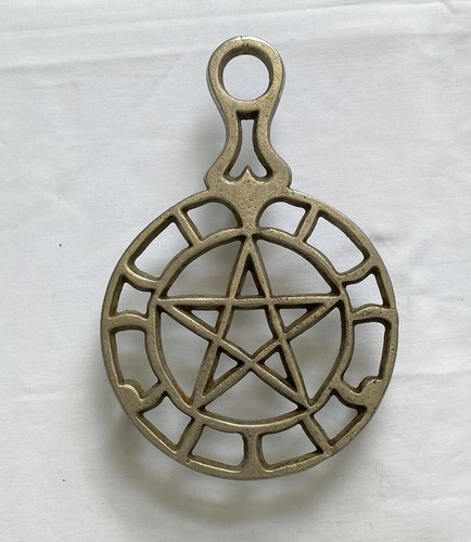 Vintage cast iron - trivet, pot