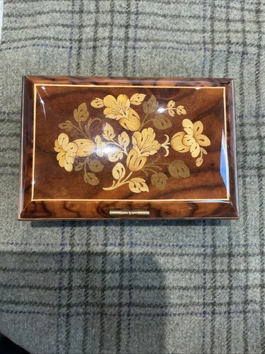 Reuge swiss movement music - reuge, box