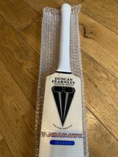 Short handle cricket bat: Duncan Fearnley Tomahawk Select English willow