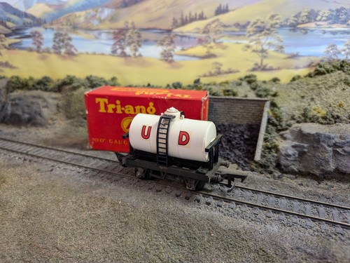Tri ang r15 milk tanker - tri-ang,