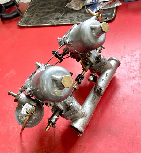 Twin carburetters - su,