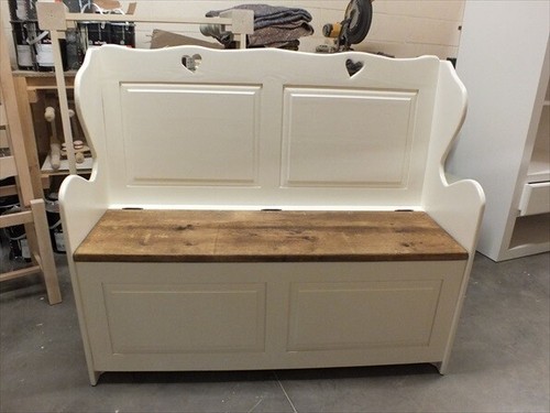 Painted hearts monks bench - hearts,