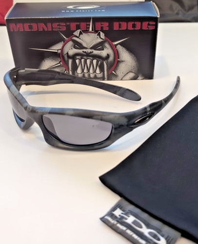 Oakley monster dog - oakley,