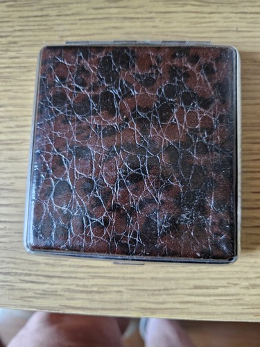 Cigarettes case metal holder - ,