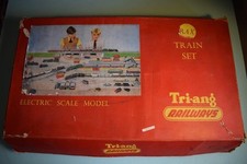 Vintage Triang electric Express Passenger Train Set RAX, Working Loco, boxed