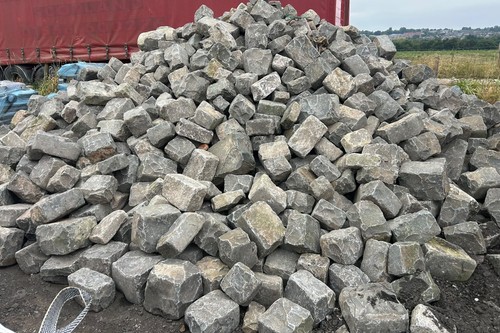Large granite basalt - granite,