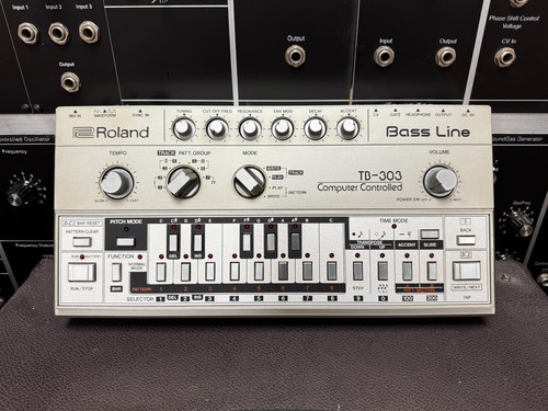 Roland 303 bass - roland, line