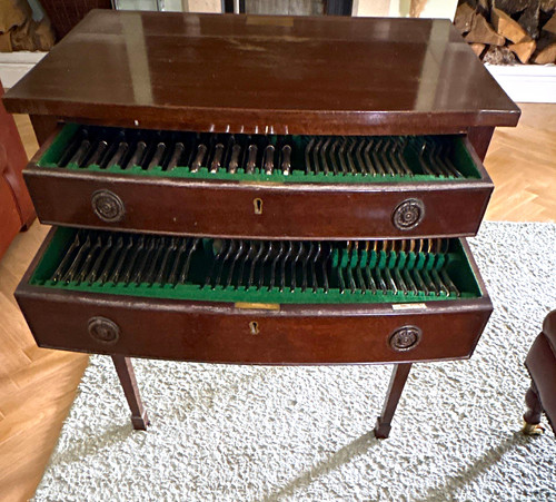 122 piece mahogany cutlery - 122,