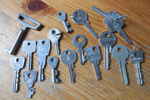 Vintage keys bundle 17 - vintage, x