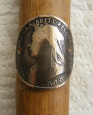 WALKING STICK BADGE ANTIQUE QUEEN VICTORIA 100 years + 3CM HIGH