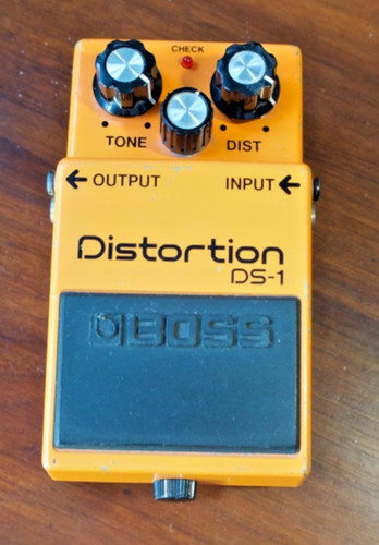Boss distortion pedal - ds-1,