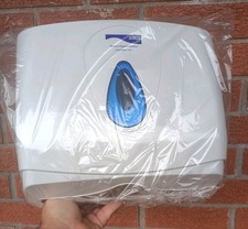 White Plastic Paper Towel Dispenser Wall Mounted Holder