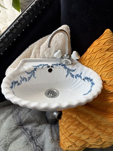 This vintage shell shaped - this, shell-shaped