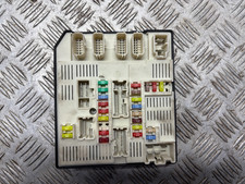 2009 RENAULT MEGANE ELECTRONICS FUSE BOX 284B60008R