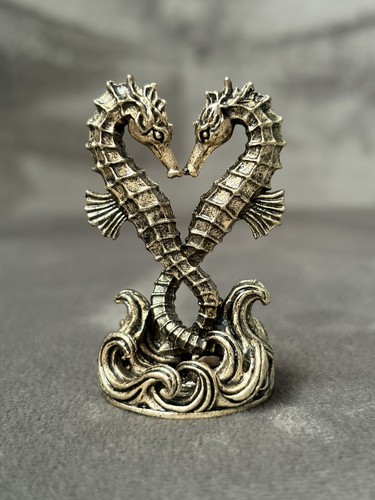 Brass seahorse heart - brass,