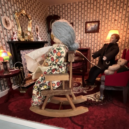 Dollhouse wooden brown - 1:12,