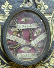 Shrine relicario relic